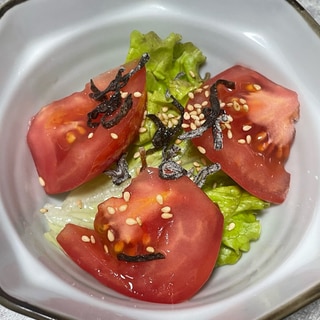 レタスとトマトの塩昆布サラダ